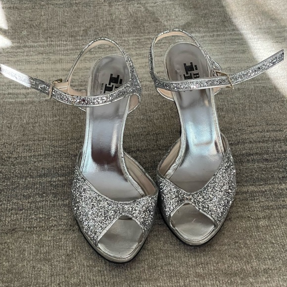Browns ID made in Italy silver sparkle pump shoe - Picture 2 of 9
